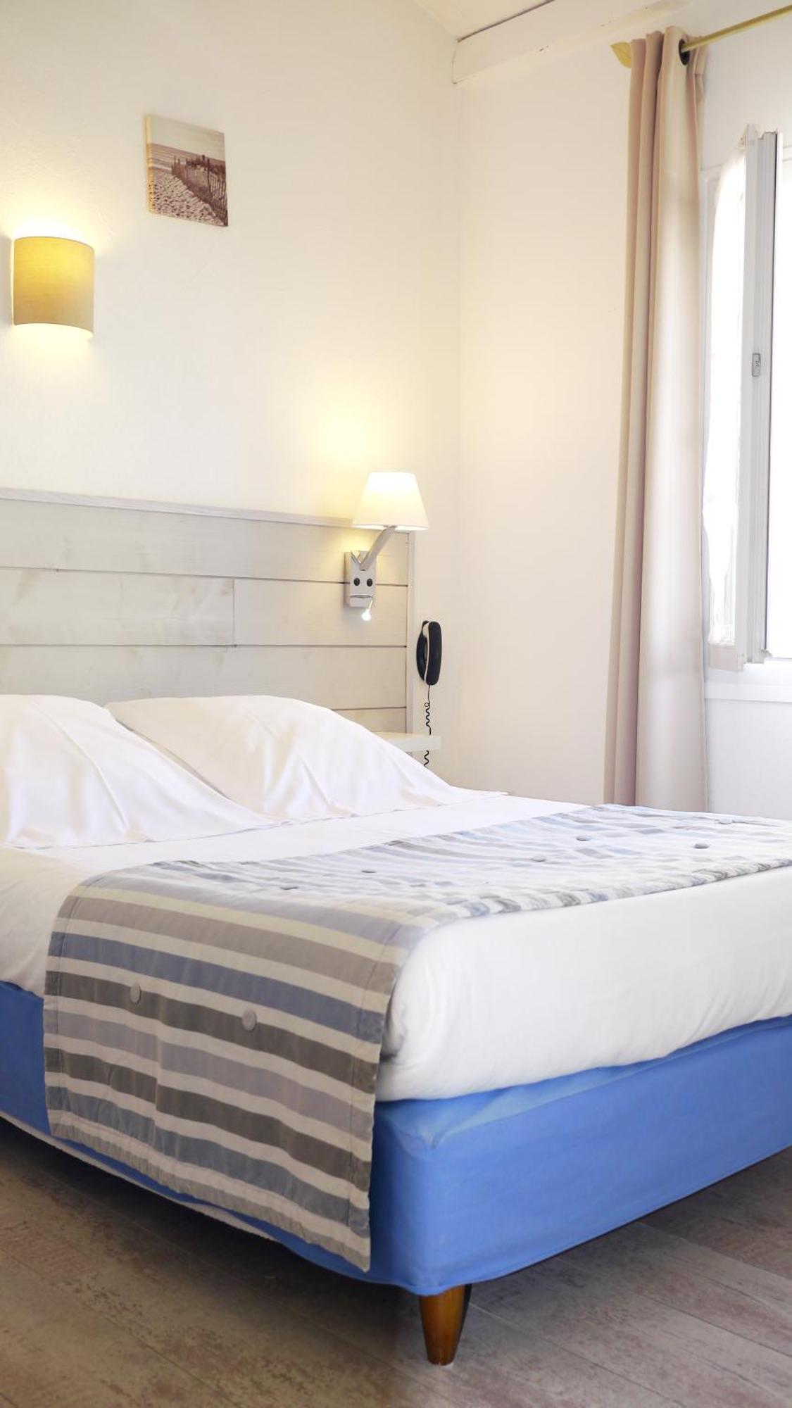 Hotel Le Square Saint-Pierre-d'Oleron Esterno foto