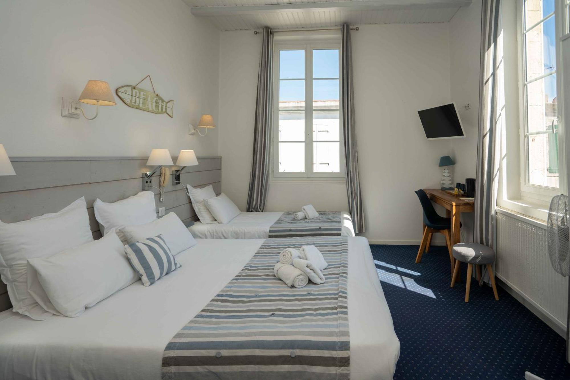 Hotel Le Square Saint-Pierre-d'Oleron Esterno foto