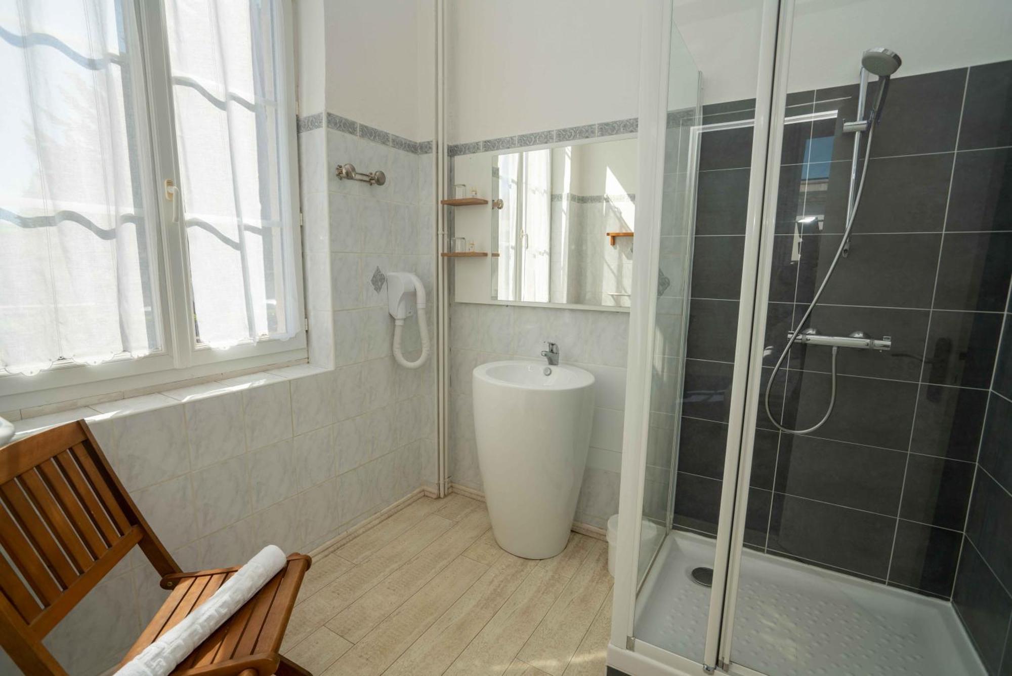 Hotel Le Square Saint-Pierre-d'Oleron Esterno foto