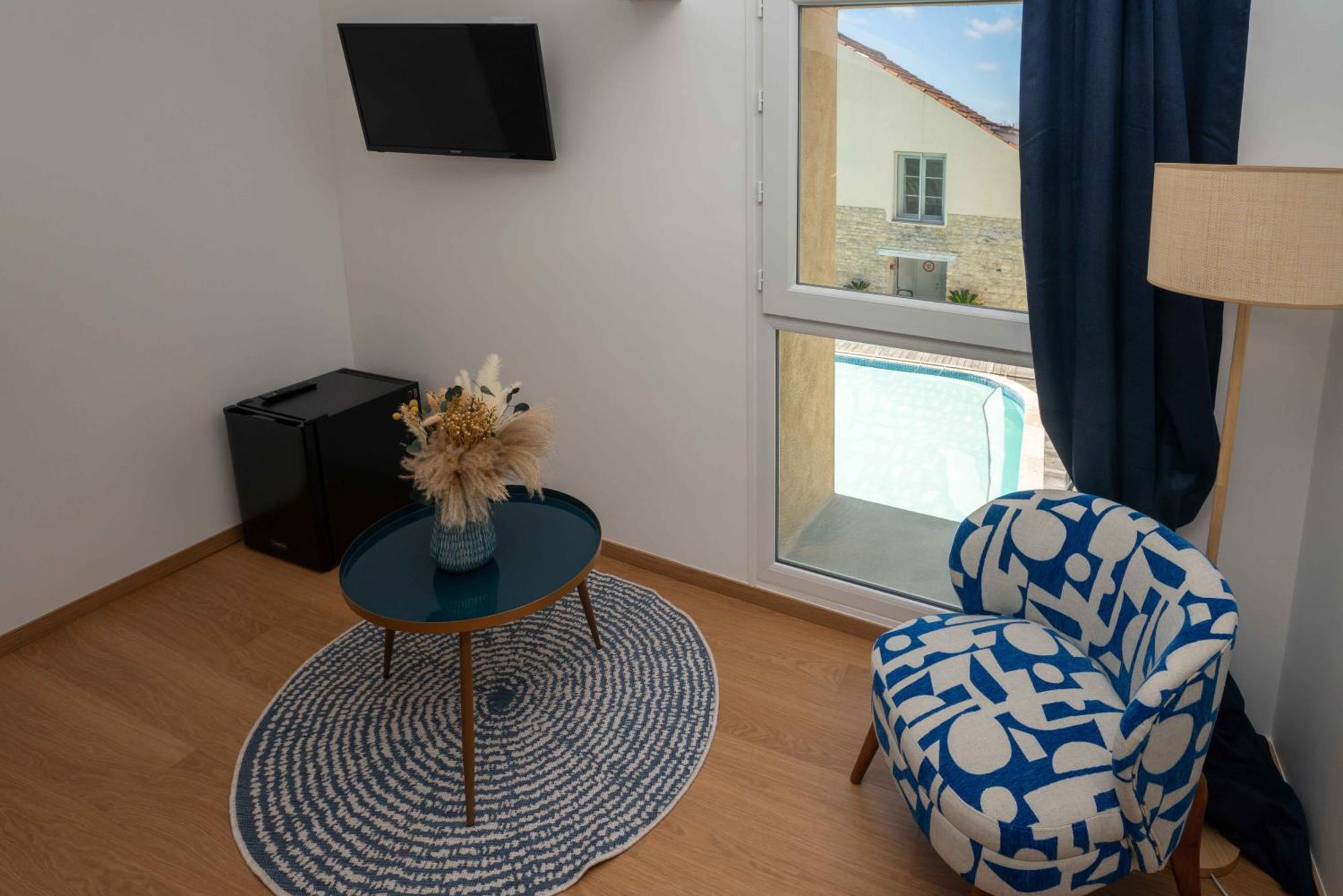 Hotel Le Square Saint-Pierre-d'Oleron Esterno foto